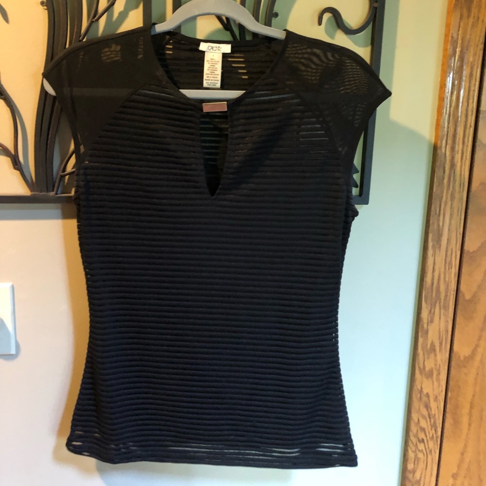Black shirt ribbed shear netting on the top